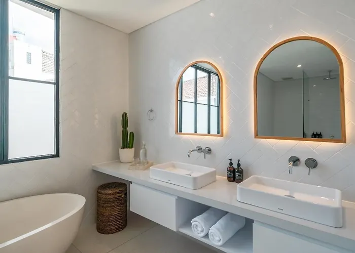 Casa Embra - Elegant 4br In Berawa, 5 Mins To Beach! * Canggu