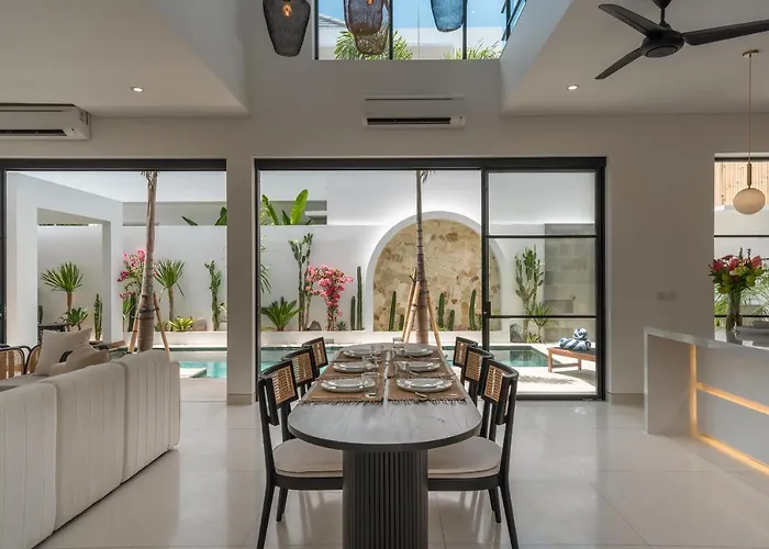 Casa Embra - Elegant 4br In Berawa, 5 Mins To Beach! Villa Canggu