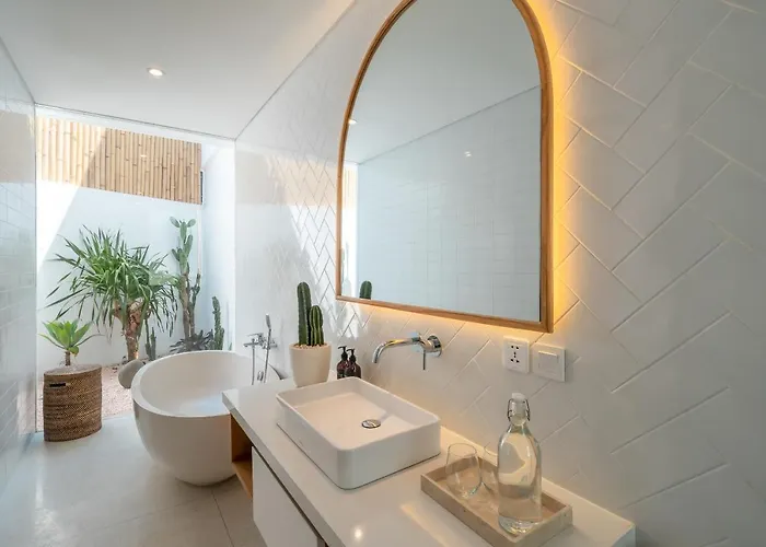 Villa Casa Embra - Elegant 4Br Villa In Berawa, 5 Mins To Beach! *
