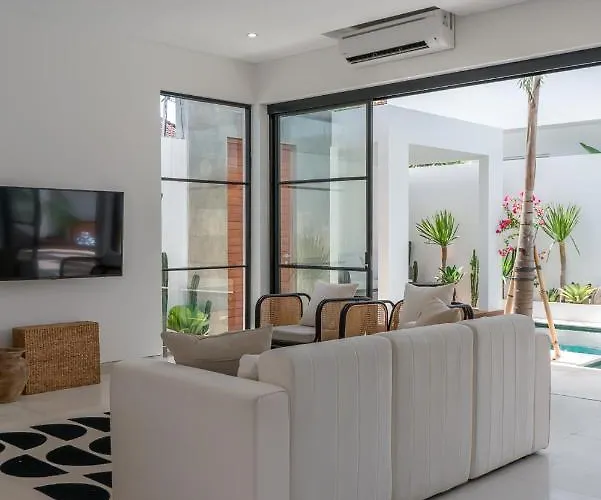 Casa Embra - Elegant 4br In Berawa, 5 Mins To Beach! Villa *