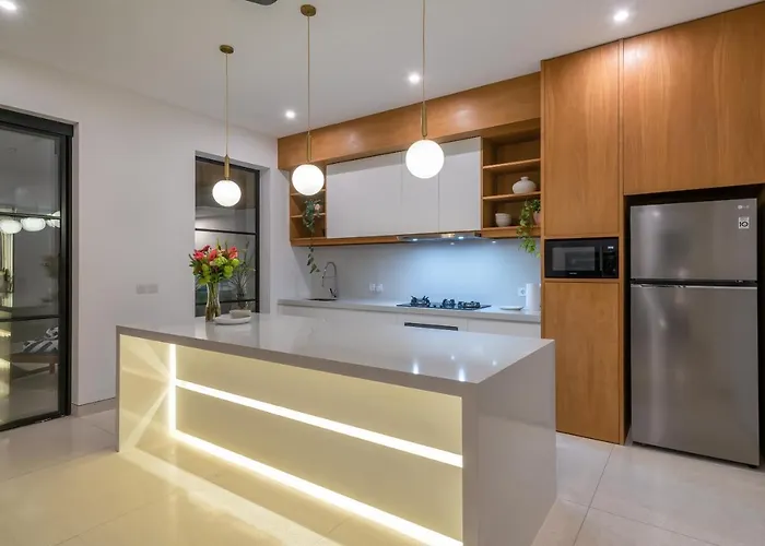Casa Embra - Elegant 4Br Villa In Berawa, 5 Mins To Beach!