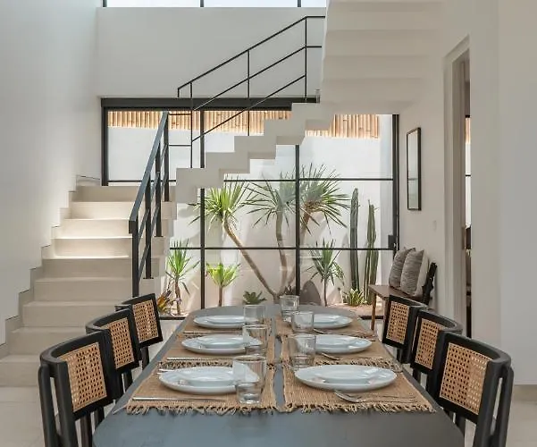 Casa Embra - Elegant 4br In Berawa, 5 Mins To Beach! Villa Canggu
