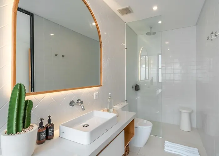 Casa Embra - Elegant 4br In Berawa, 5 Mins To Beach!