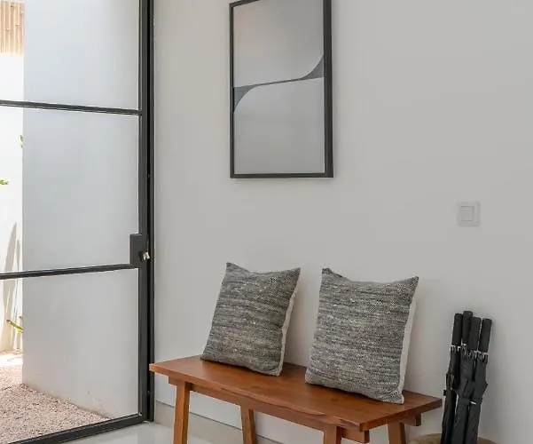 Casa Embra - Elegant 4br In Berawa, 5 Mins To Beach! Villa Canggu