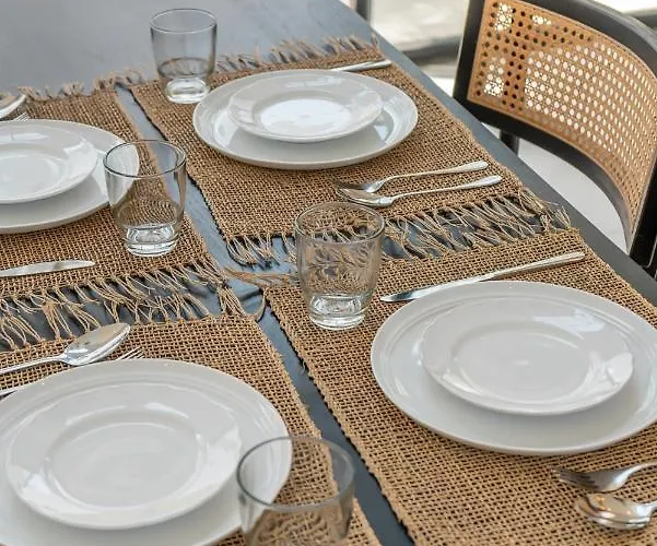 Villa Casa Embra - Elegant 4br In Berawa, 5 Mins To Beach!
