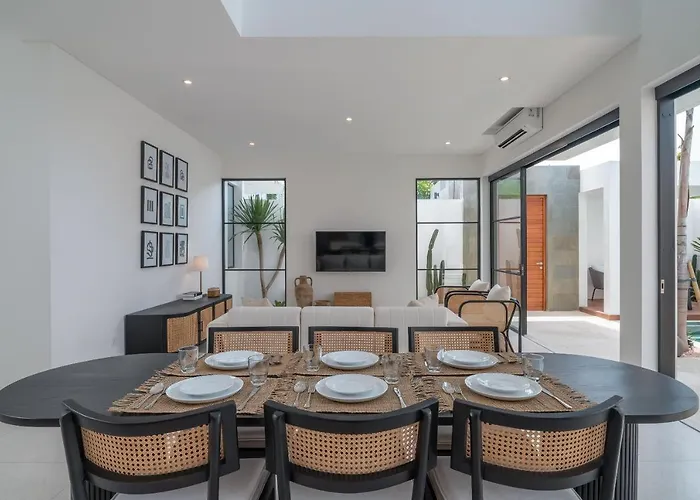 Casa Embra - Elegant 4Br Villa In Berawa, 5 Mins To Beach!