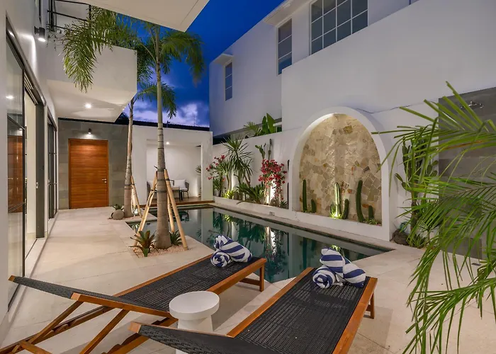 Casa Embra - Elegant 4br In Berawa, 5 Mins To Beach! Canggu