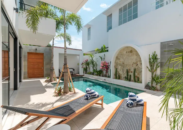 Casa Embra - Elegant 4br In Berawa, 5 Mins To Beach! * Canggu