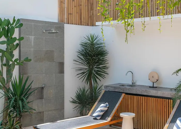 Villa Casa Embra - Elegant 4Br Villa In Berawa, 5 Mins To Beach!