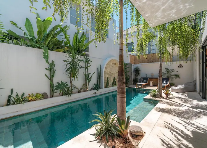 Villa Casa Embra - Elegant 4Br Villa In Berawa, 5 Mins To Beach!