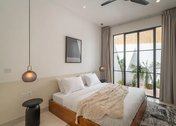 Casa Embra - Elegant 4br In Berawa, 5 Mins To Beach!