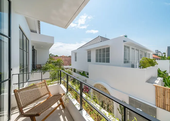 Villa Casa Embra - Elegant 4br In Berawa, 5 Mins To Beach!