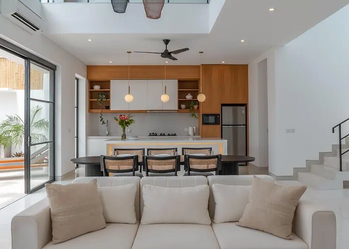 Casa Embra - Elegant 4br In Berawa, 5 Mins To Beach! * Canggu
